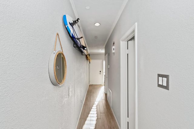 351 Lakeside Lane 204, Houston, TX 77058