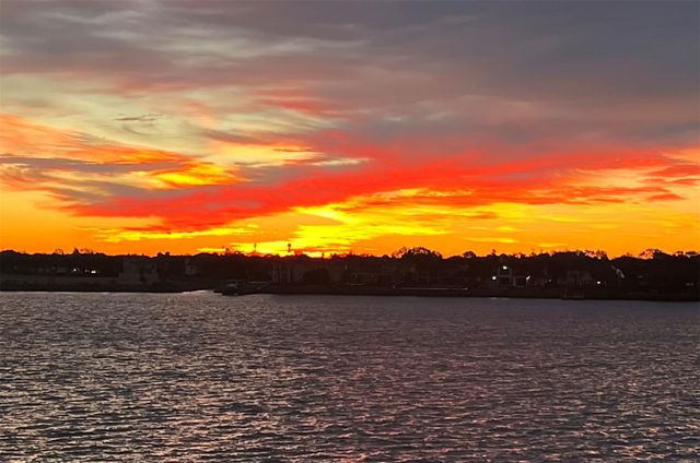 351 Lakeside Lane 204, Houston, TX 77058