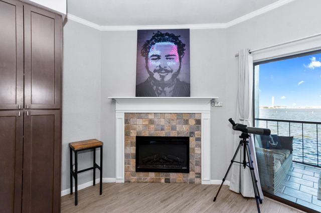 351 Lakeside Lane 204, Houston, TX 77058