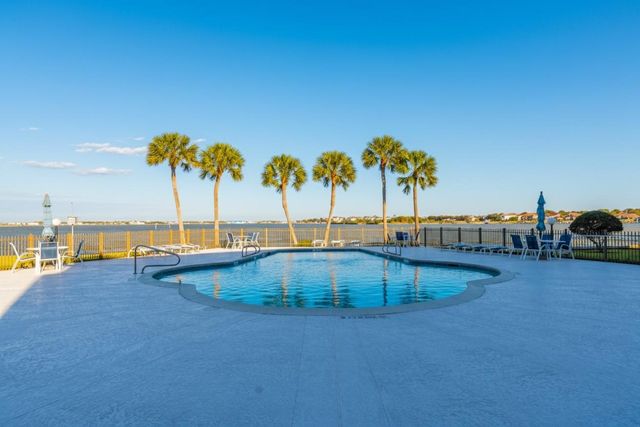 351 Lakeside Lane 204, Houston, TX 77058