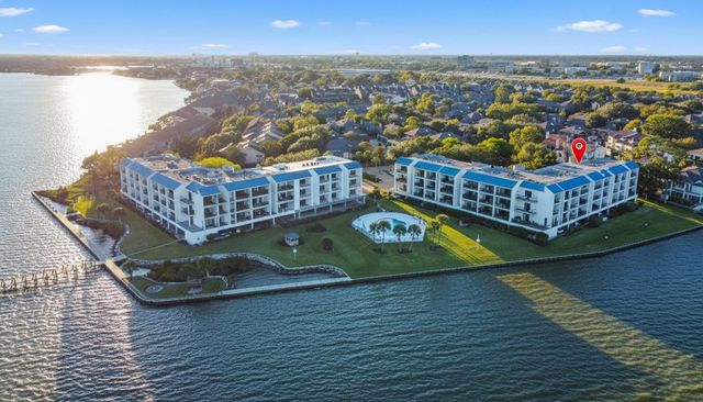 351 Lakeside Lane 204, Houston, TX 77058