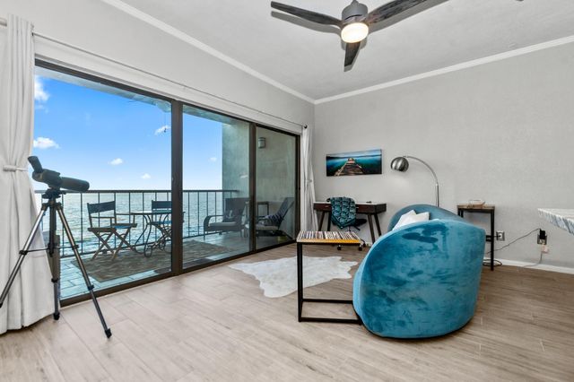 351 Lakeside Lane 204, Houston, TX 77058