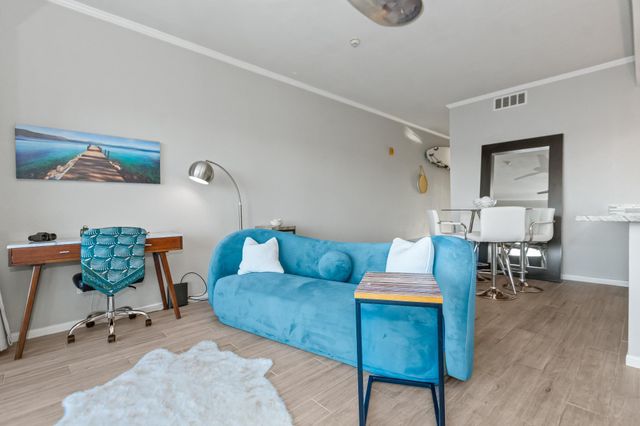 351 Lakeside Lane 204, Houston, TX 77058