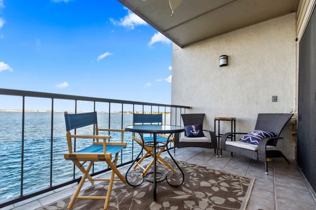 351 Lakeside Lane 204, Houston, TX 77058