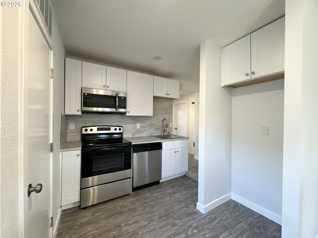 360 27TH Ave, Longview, WA 98632