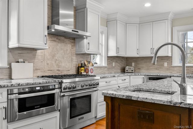 23 Lyons Place, Larchmont, NY 10538