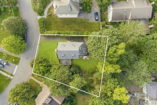 23 Lyons Place, Larchmont, NY 10538