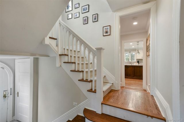 23 Lyons Place, Larchmont, NY 10538