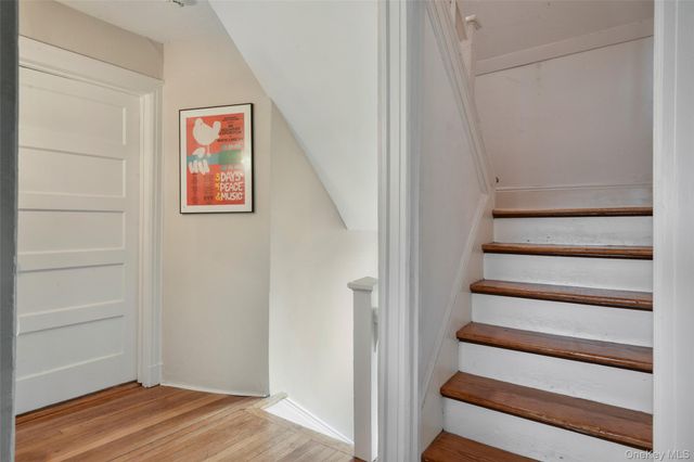 23 Lyons Place, Larchmont, NY 10538