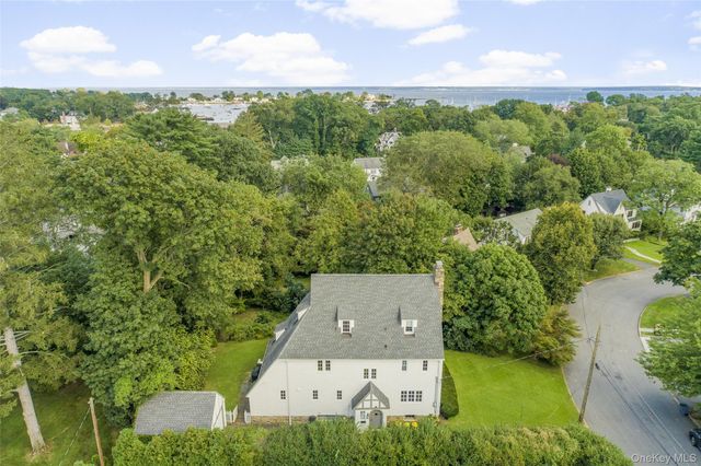 23 Lyons Place, Larchmont, NY 10538