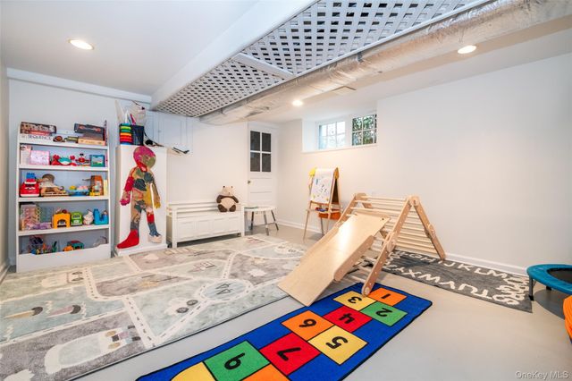 23 Lyons Place, Larchmont, NY 10538