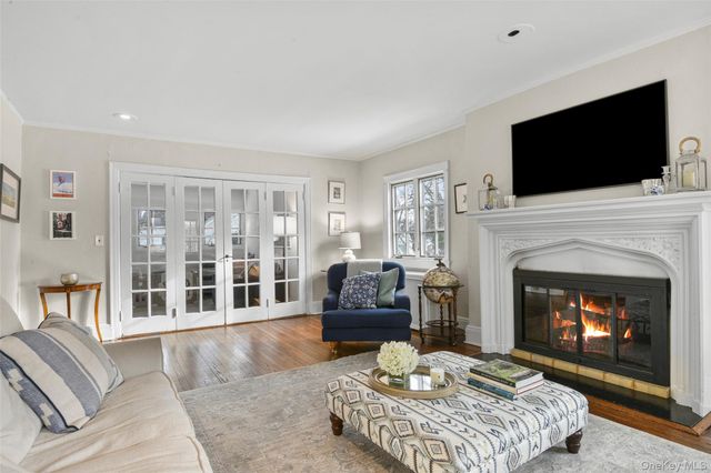 23 Lyons Place, Larchmont, NY 10538