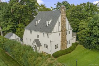 23 Lyons Place, Larchmont, NY 10538