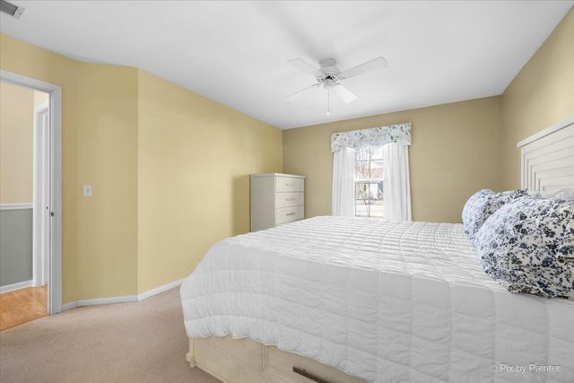 385 Woodview Circle B, Elgin, IL 60120