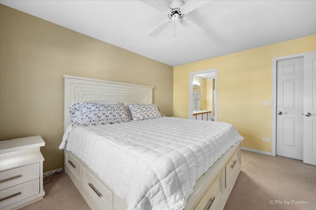 385 Woodview Circle B, Elgin, IL 60120