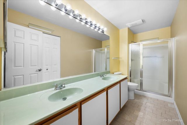 385 Woodview Circle B, Elgin, IL 60120