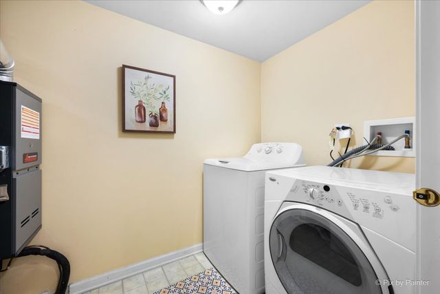 385 Woodview Circle B, Elgin, IL 60120