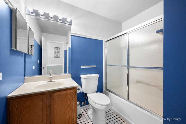 385 Woodview Circle B, Elgin, IL 60120