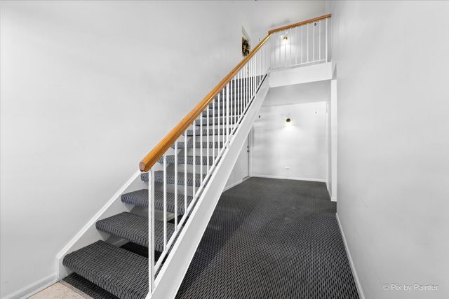 385 Woodview Circle B, Elgin, IL 60120