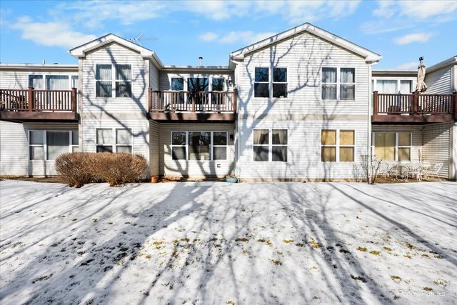 385 Woodview Circle B, Elgin, IL 60120