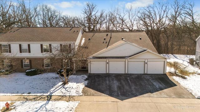 385 Woodview Circle B, Elgin, IL 60120