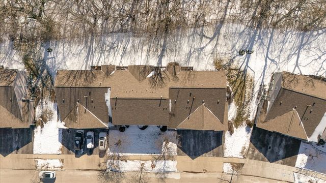 385 Woodview Circle B, Elgin, IL 60120