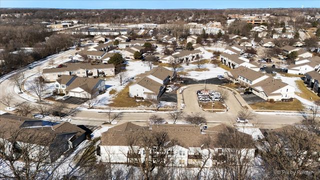 385 Woodview Circle B, Elgin, IL 60120