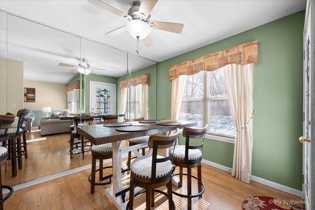 385 Woodview Circle B, Elgin, IL 60120