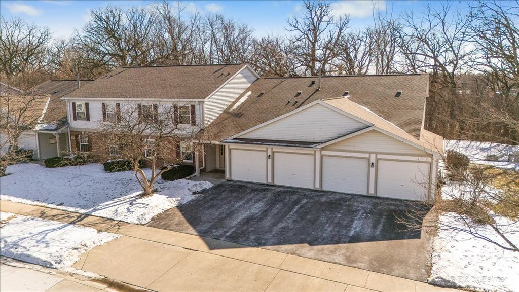 385 Woodview Circle B, Elgin, IL 60120