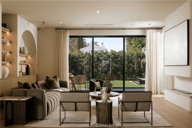 14755 Hesby Street, Sherman Oaks, CA 91403