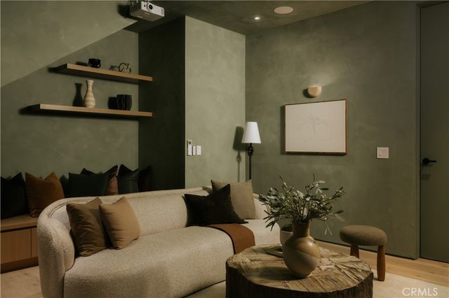 14755 Hesby Street, Sherman Oaks, CA 91403