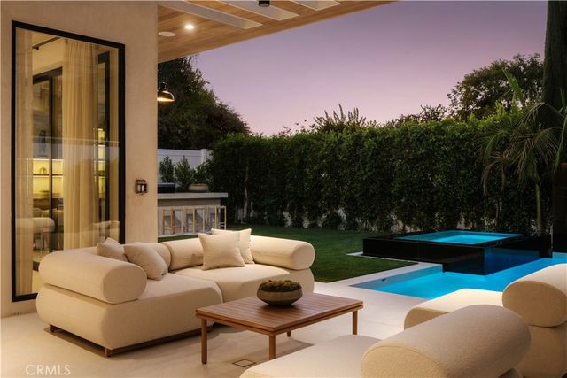 14755 Hesby Street, Sherman Oaks, CA 91403