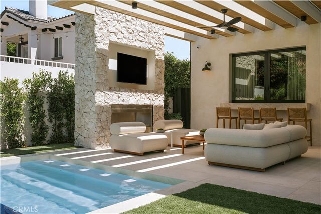 14755 Hesby Street, Sherman Oaks, CA 91403