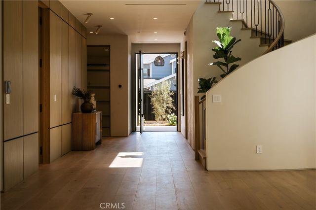 14755 Hesby Street, Sherman Oaks, CA 91403