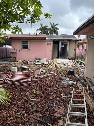 7161 SW 22nd St, Miami, FL 33155