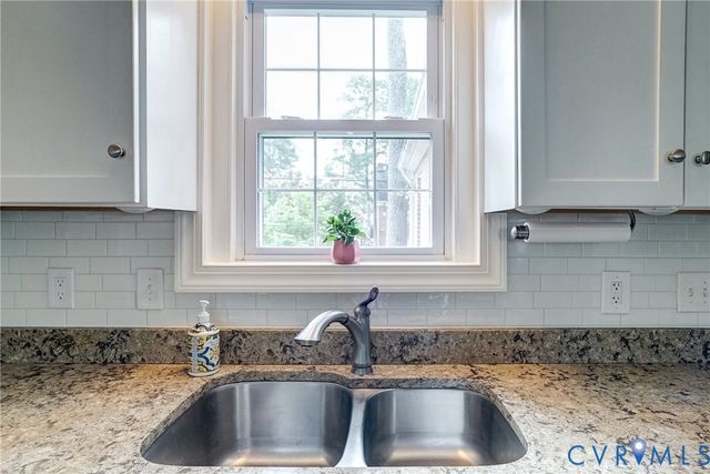 917 Pine Ridge Rd, Henrico, VA 23226