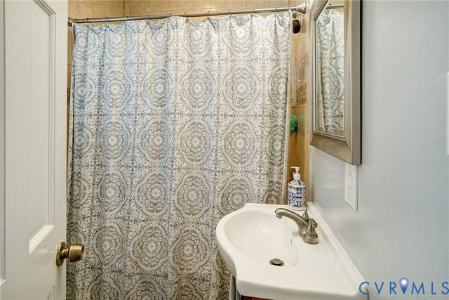 917 Pine Ridge Rd, Henrico, VA 23226