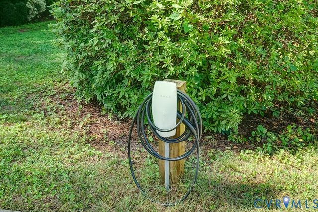 917 Pine Ridge Rd, Henrico, VA 23226