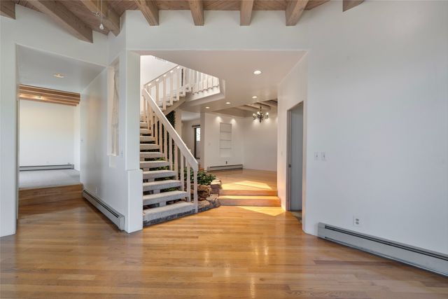 768 Calle Altamira, Santa Fe, NM 87501