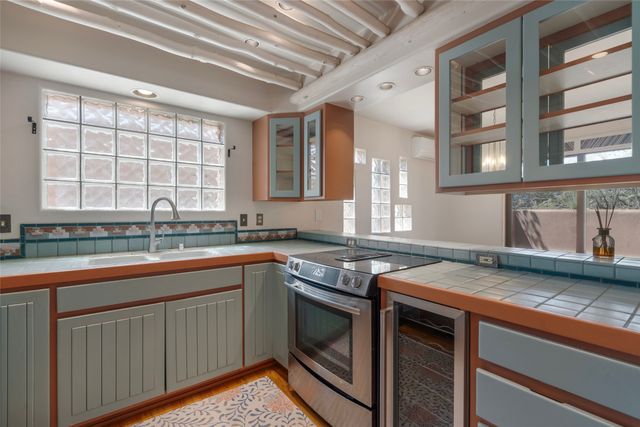 768 Calle Altamira, Santa Fe, NM 87501