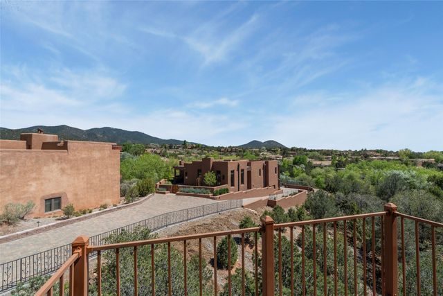 768 Calle Altamira, Santa Fe, NM 87501