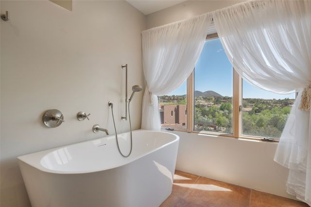 768 Calle Altamira, Santa Fe, NM 87501