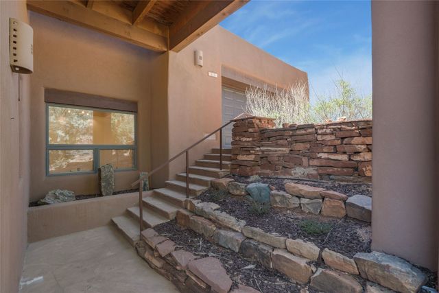 768 Calle Altamira, Santa Fe, NM 87501
