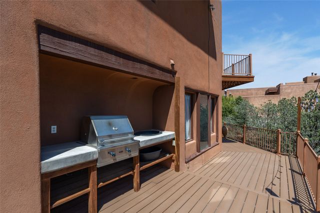 768 Calle Altamira, Santa Fe, NM 87501