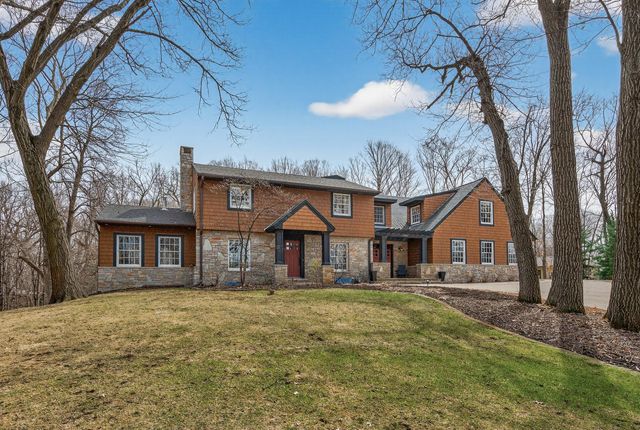 19055 Ridgewood Road, Deephaven, MN 55391