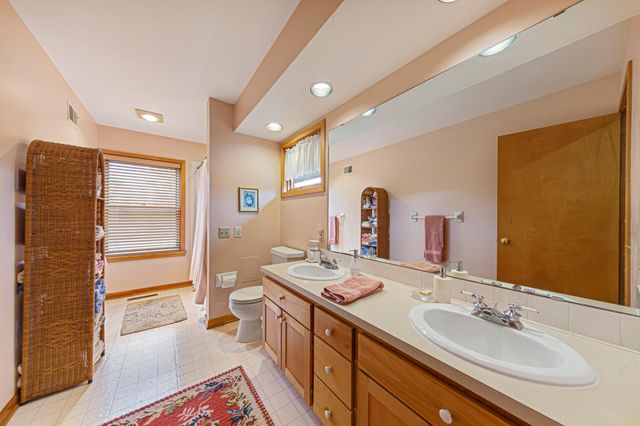 5680 Endwood Trail, Northfield, MN 55057