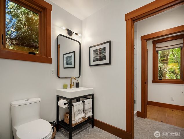 2716 106th Place SE, Beaux Arts, WA 98004