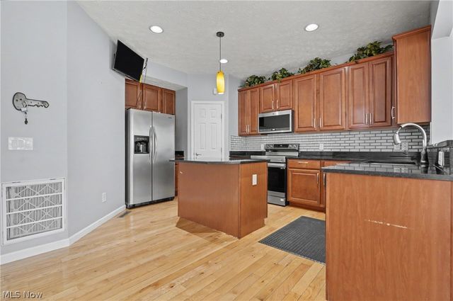 1246 Marsh Fern Lane, Akron, OH 44312