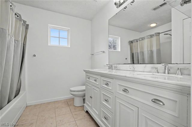 1246 Marsh Fern Lane, Akron, OH 44312