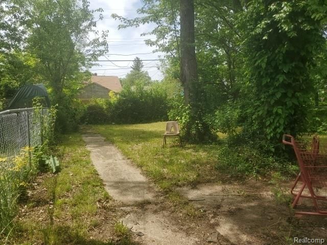 8247 Auburn Street, Detroit, MI 48228